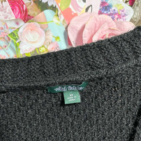 Wild Fable Black Cable Knit Cropped Cardigan Sweater Floral Embroidered Size XS - Picture 6 of 8